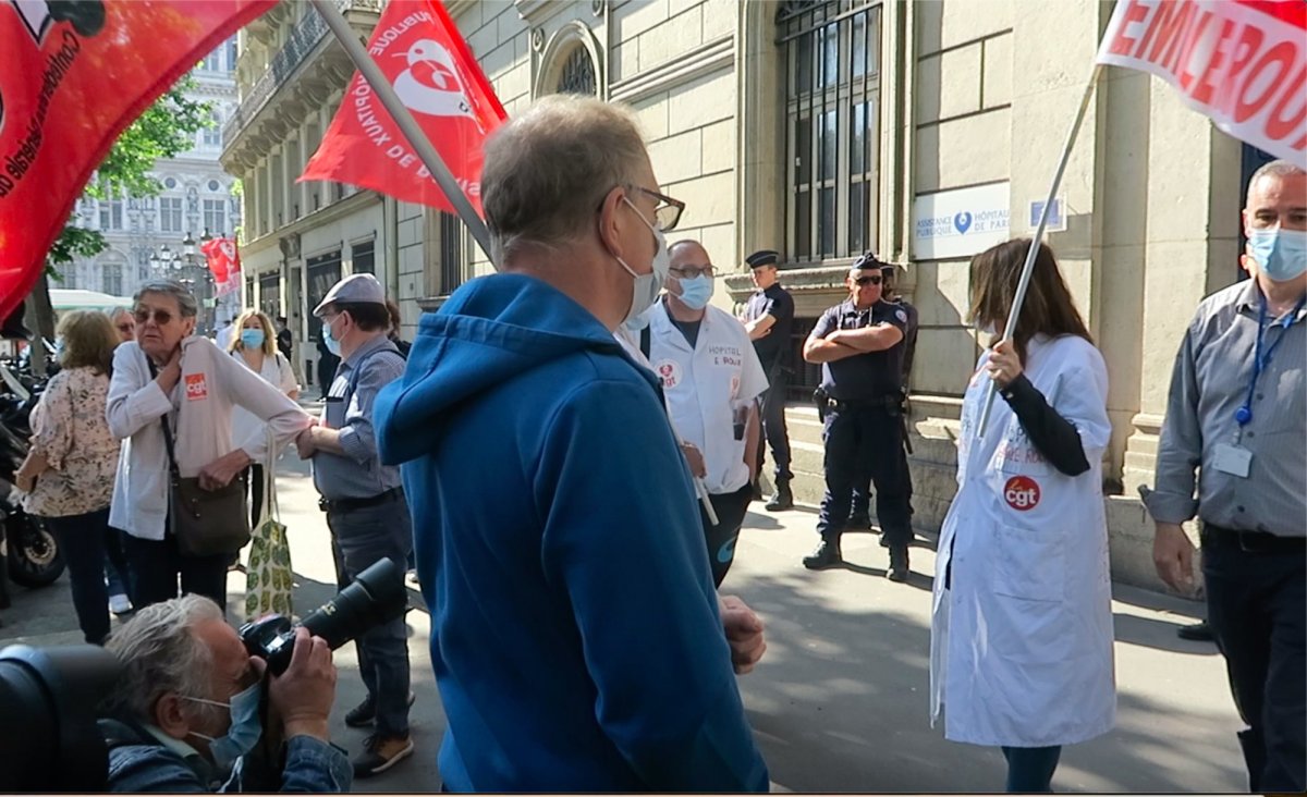 i Fransa'da sağlıkçılardan hükümet karşıtı protesto
