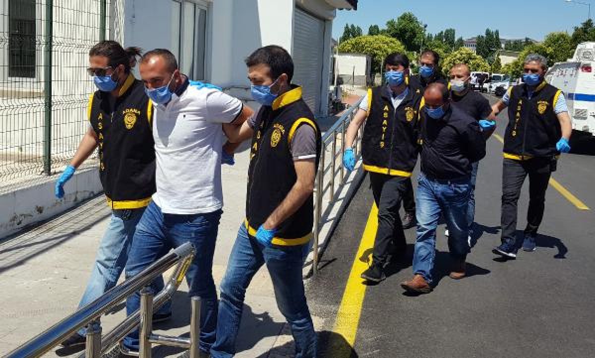 Adana'da arkadaşlarına görümcesinin evini soydurttu