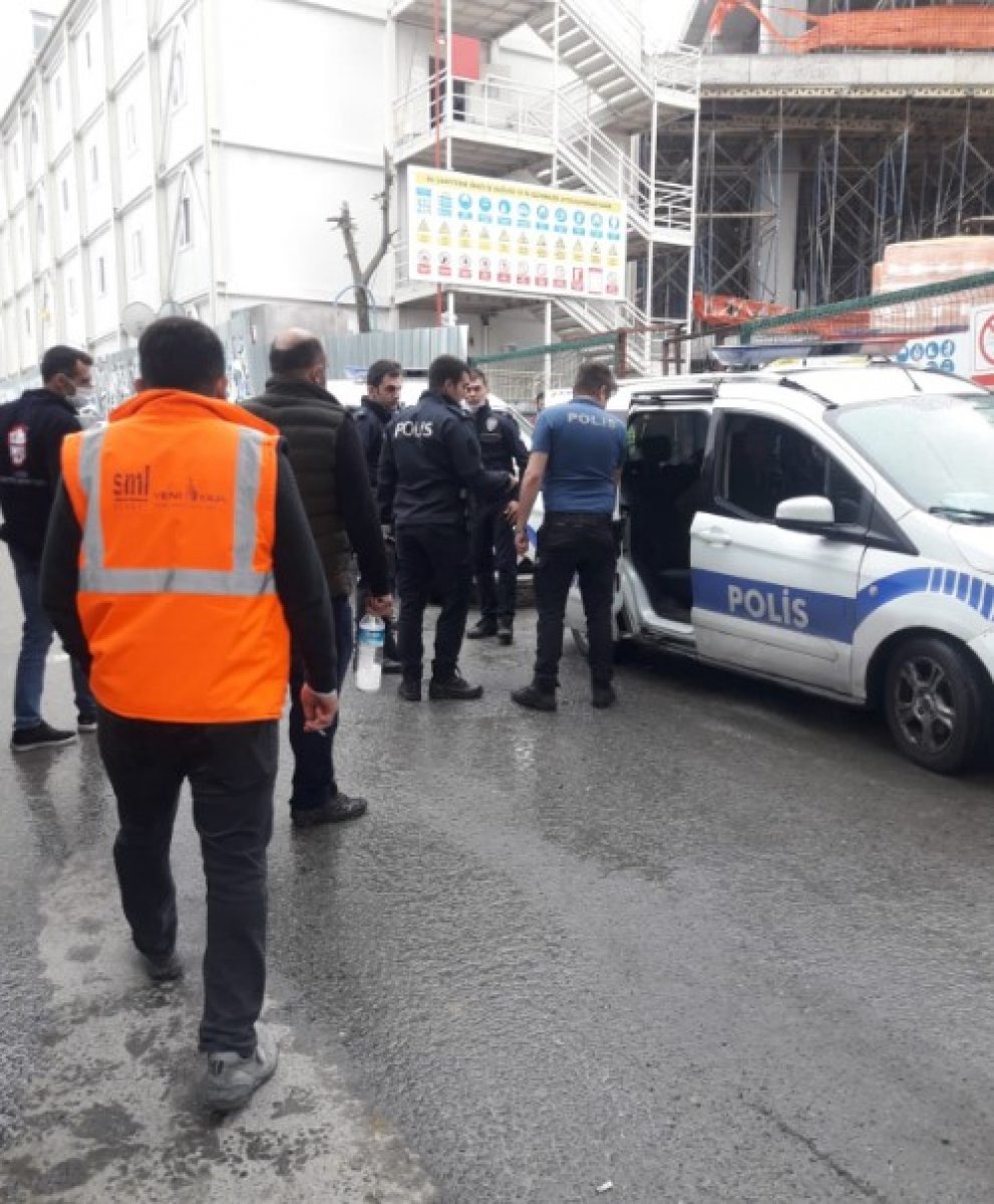 i Kadının telefonunu çaldı, polisin üzerine doğru koştu