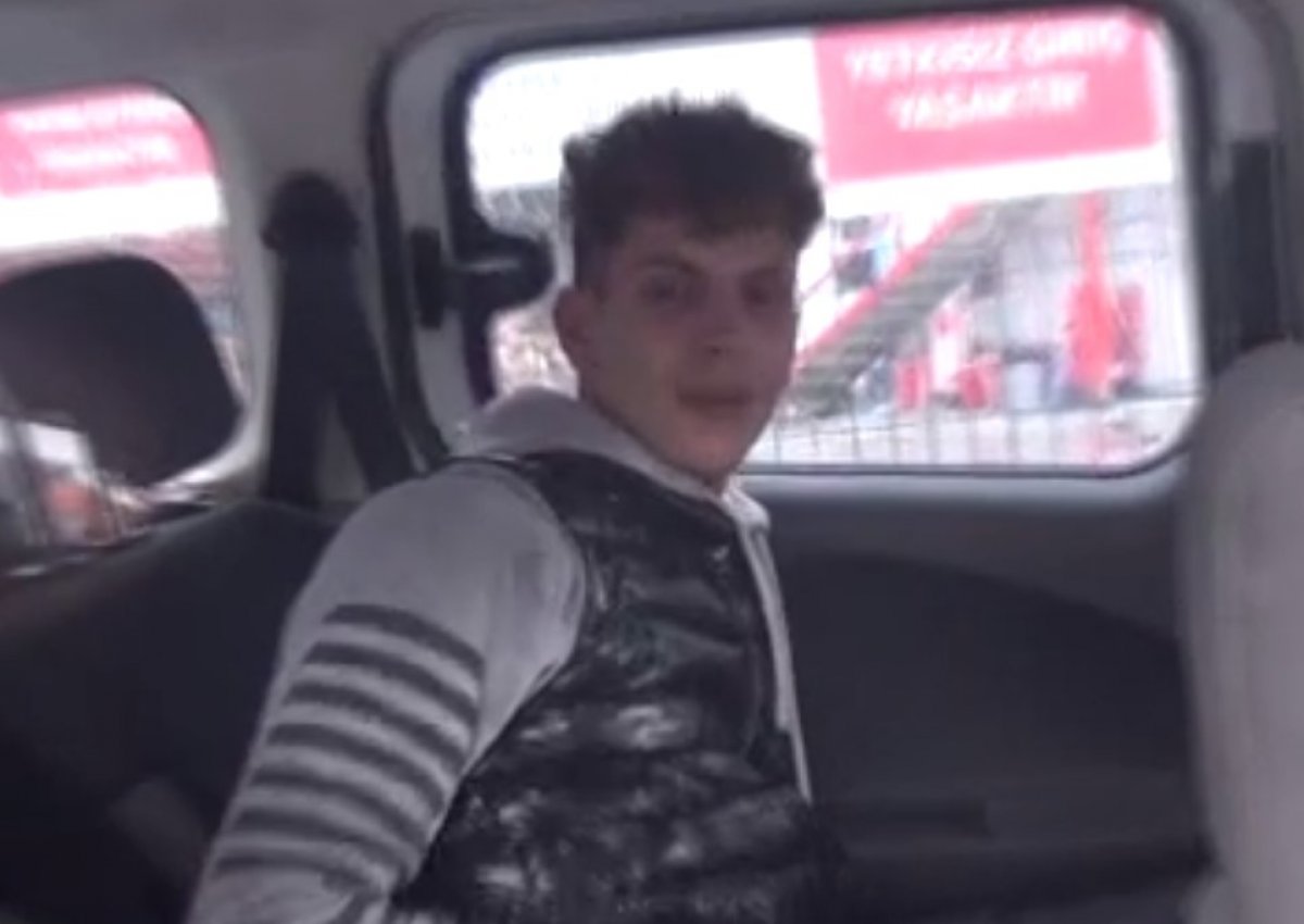 i Kadının telefonunu çaldı, polisin üzerine doğru koştu