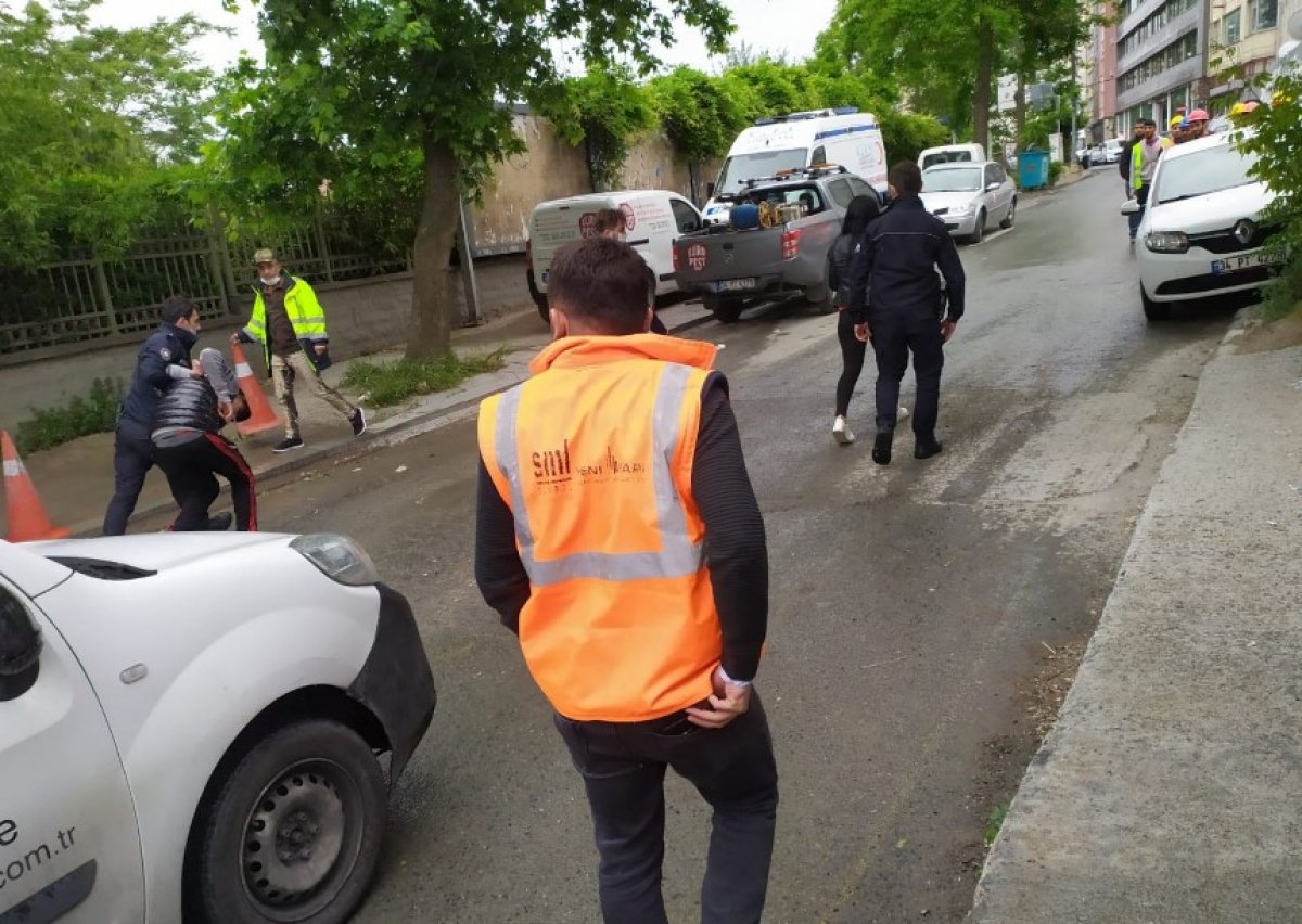 i Kadının telefonunu çaldı, polisin üzerine doğru koştu