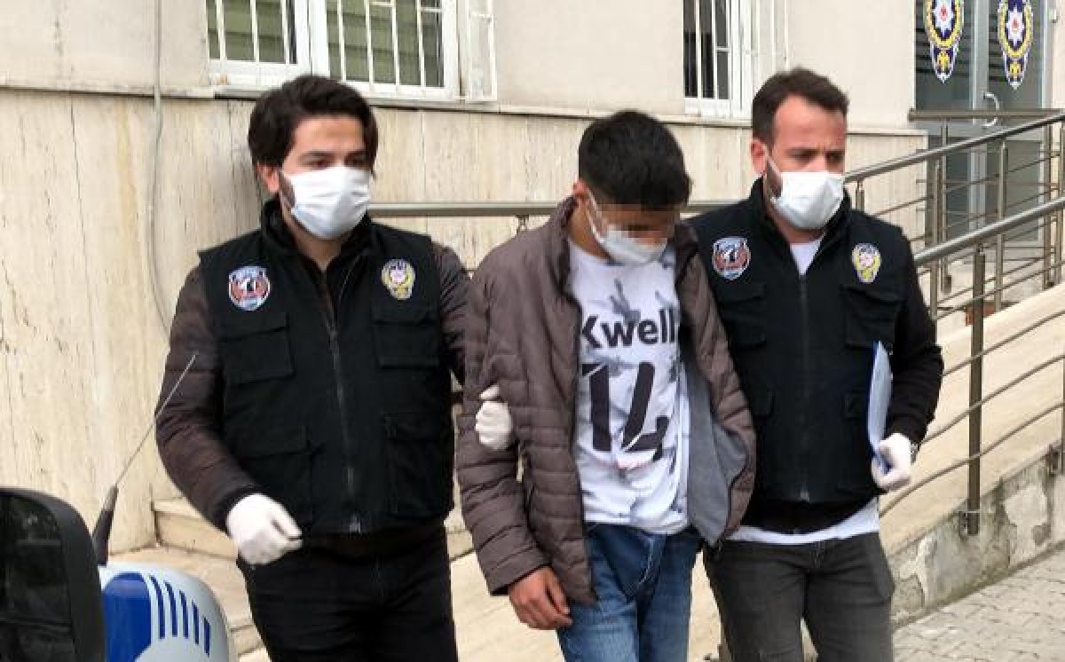 d Avcılar'da gençlerin kavgasında kan aktı: 1 yaralı