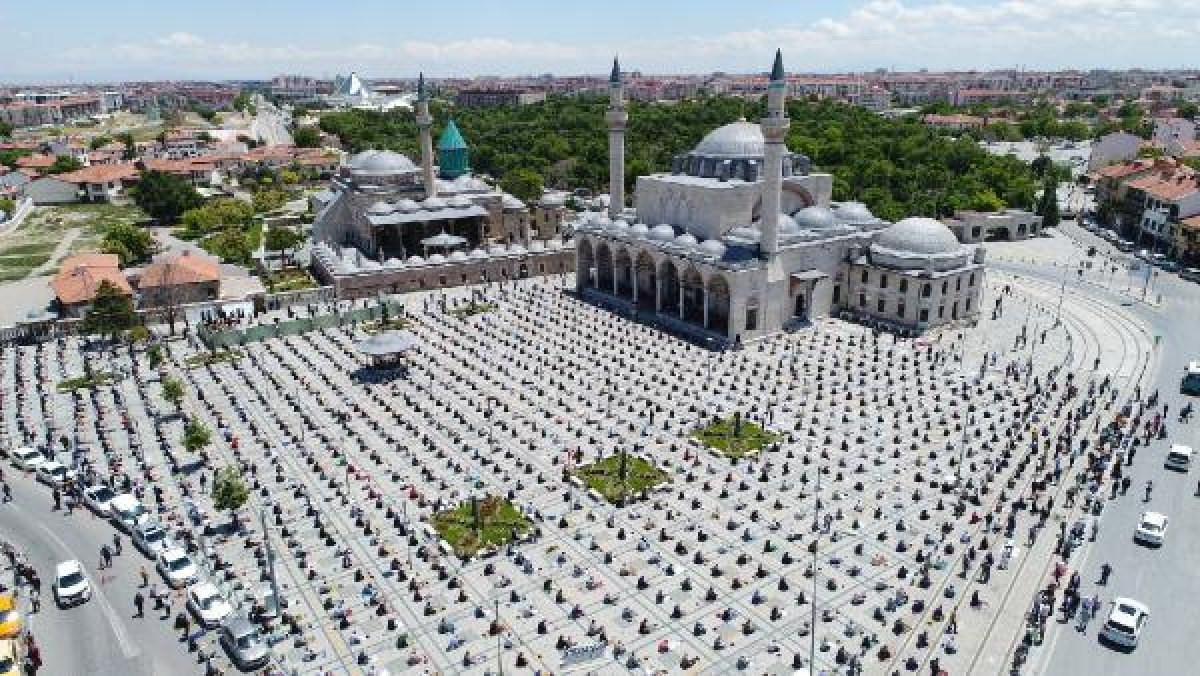 Camiler cemaatine kavuştu, cuma namazları kılındı