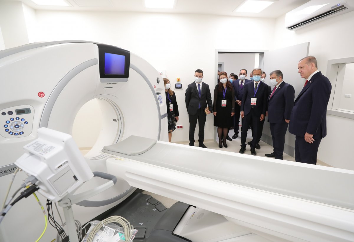 Cumhurbaşkanı Erdoğan, Sancaktepe'deki hastaneyi inceledi