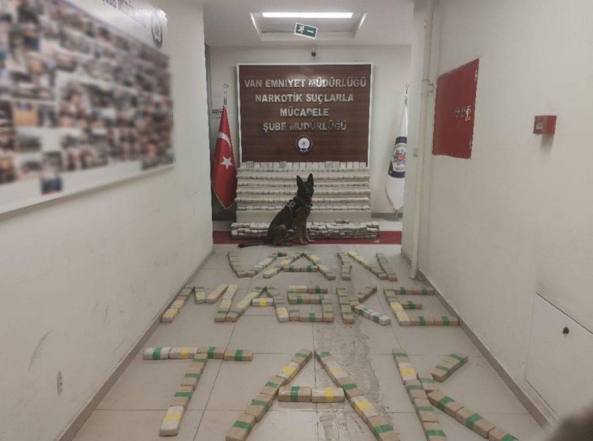 i Van'da toprağa gömülü 248 kilo eroin bulundu