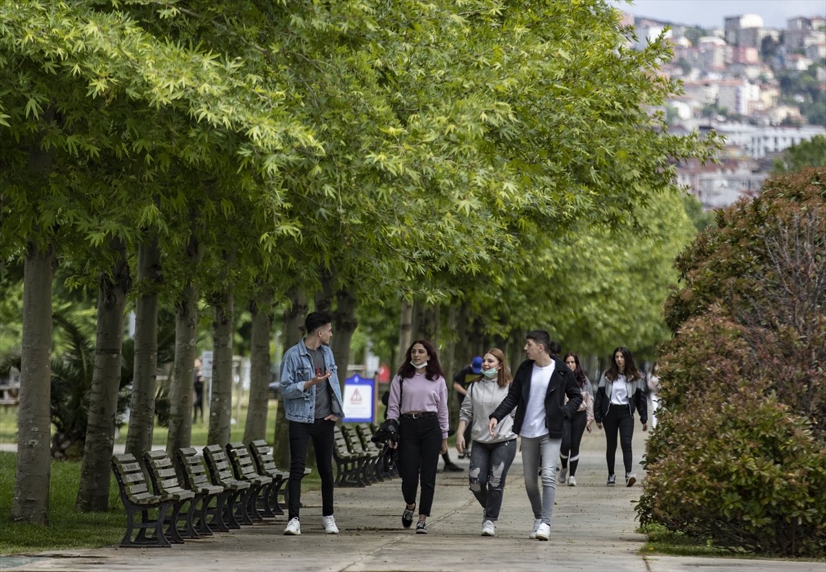 18 yaş altı çocuklar ve gençler, büyükleriyle gezebilecek