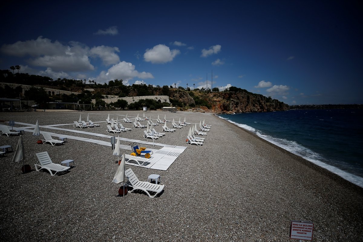 Yüzerken de sosyal mesafe korunacak