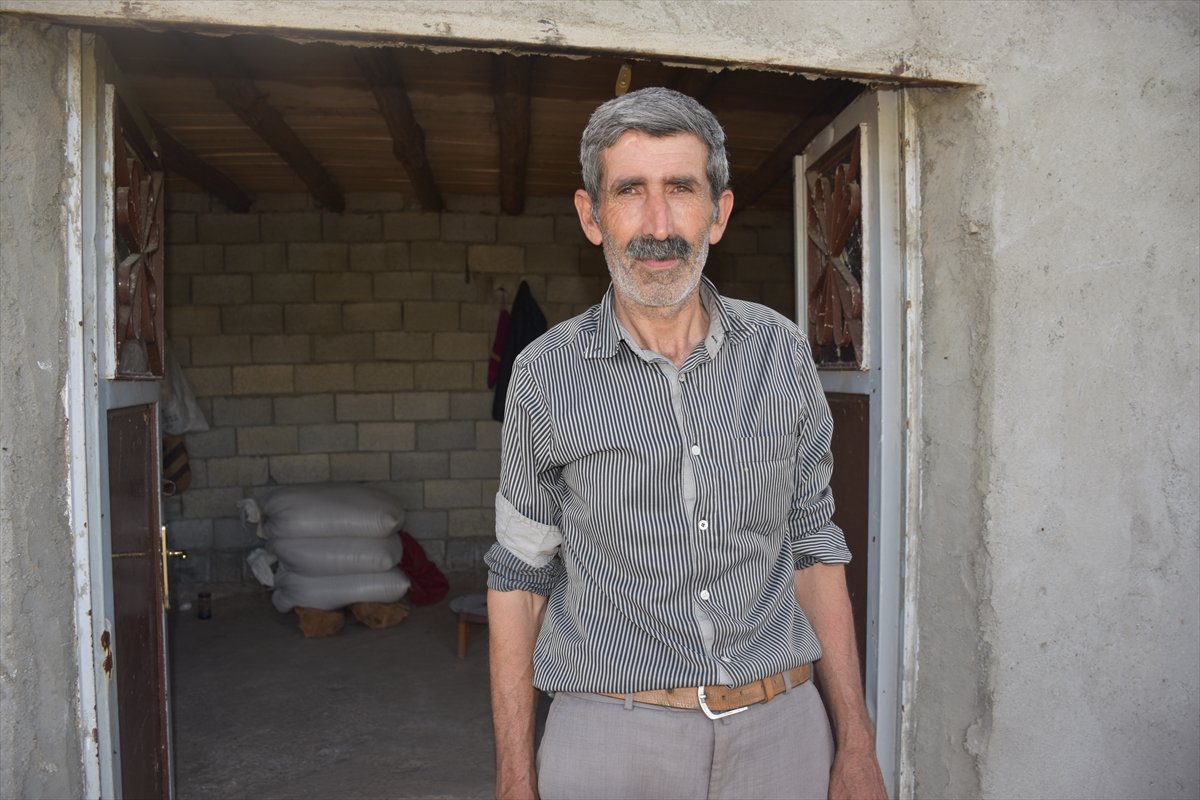 a Yarım asırlık değirmen ile 7 çocuğunu okutuyor