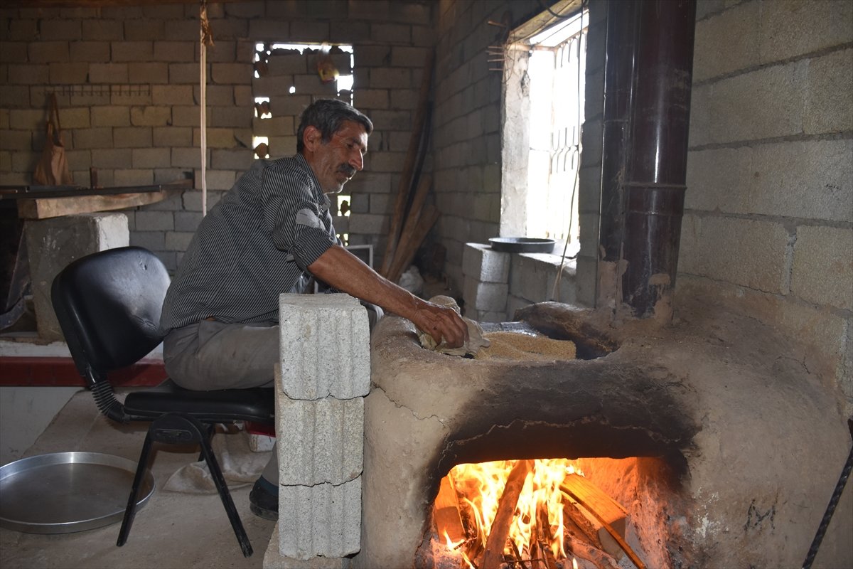 a Yarım asırlık değirmen ile 7 çocuğunu okutuyor