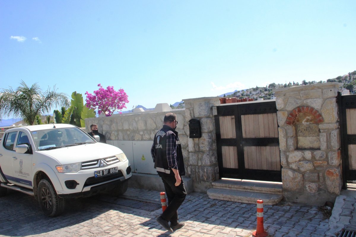 i Yılmaz Özdil milyon dolarlık evini yıkıyor