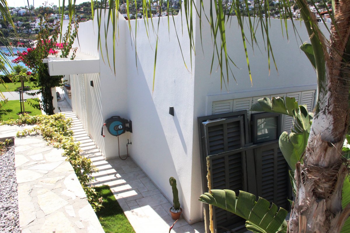 i Yılmaz Özdil milyon dolarlık evini yıkıyor