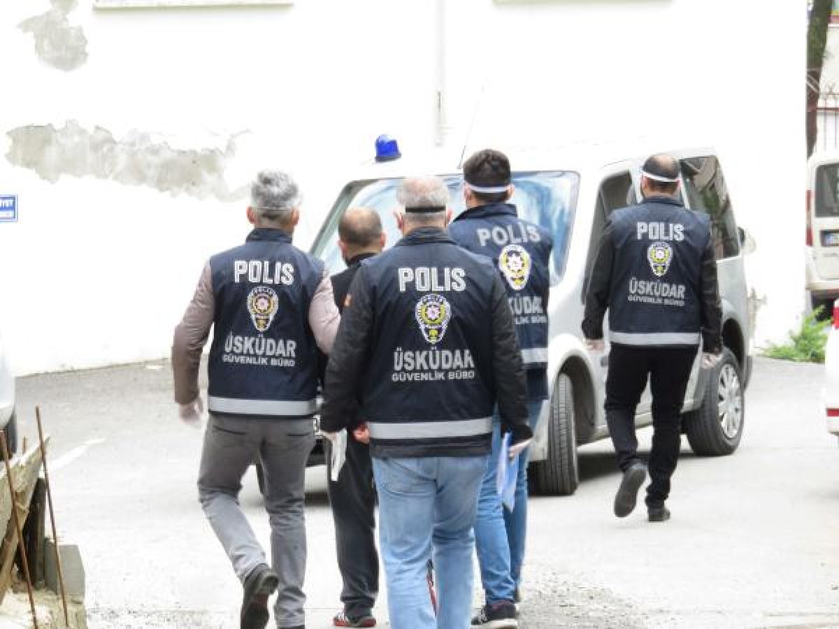 d İstanbul'da kilise haçını söken şüpheli yakalandı