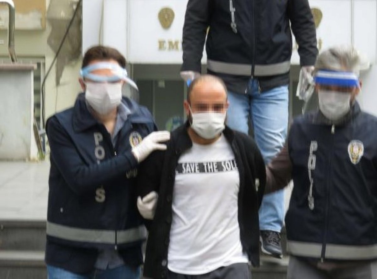 d İstanbul'da kilise haçını söken şüpheli yakalandı