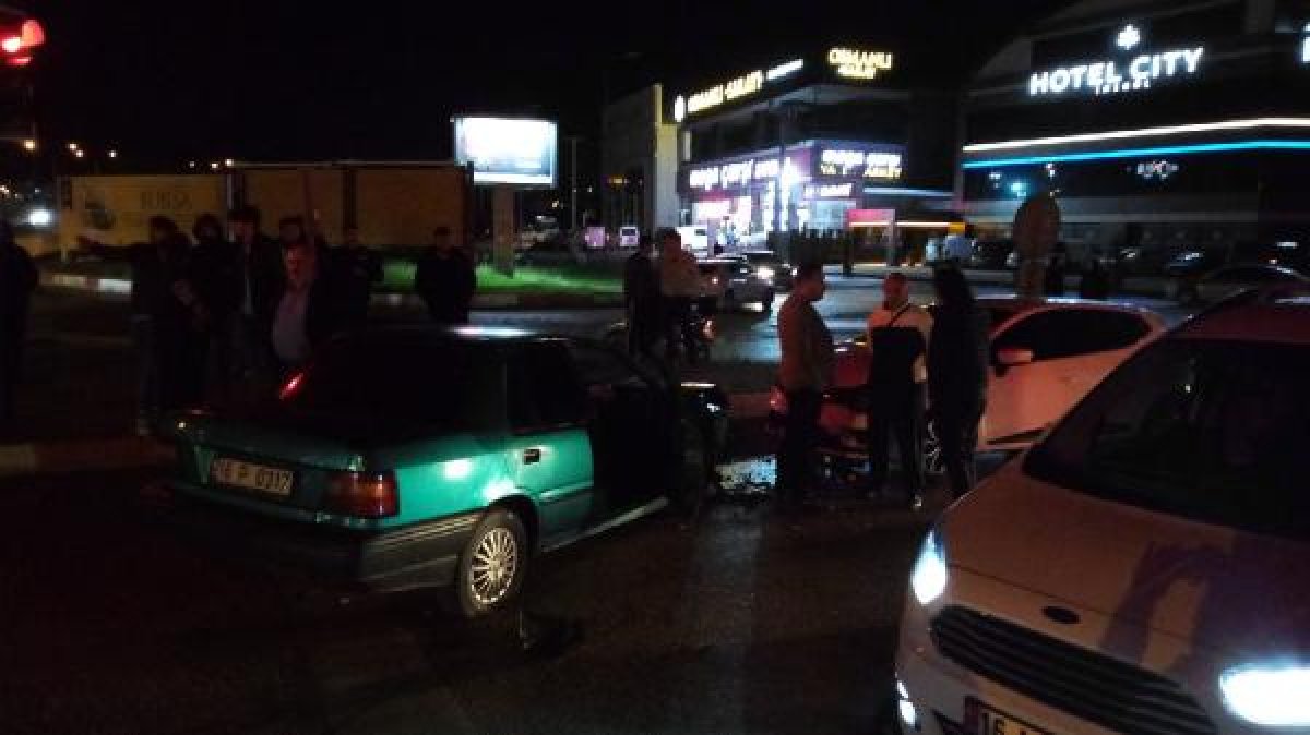 Bursa'da kaza yaptı, yaralı arkadaşını bırakıp kaçtı