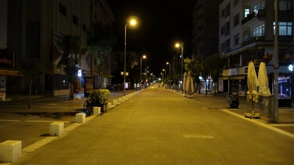 15 ilde sokağa çıkma yasağı başladı