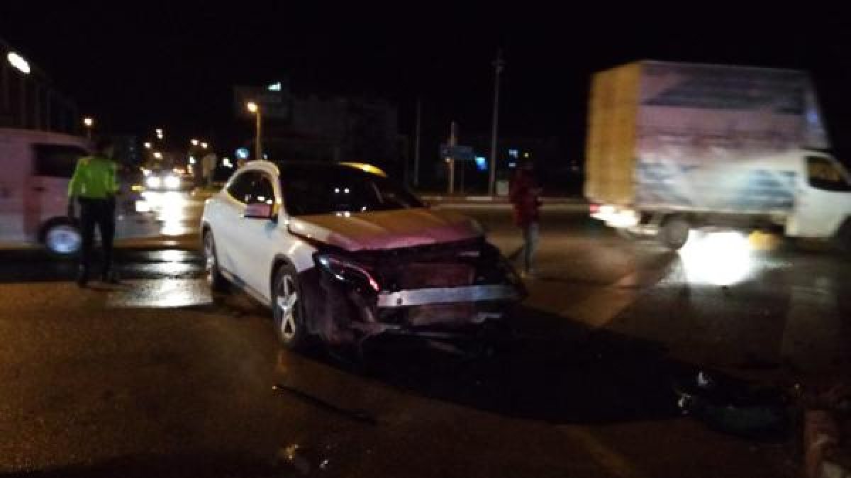 Bursa'da kaza yaptı, yaralı arkadaşını bırakıp kaçtı