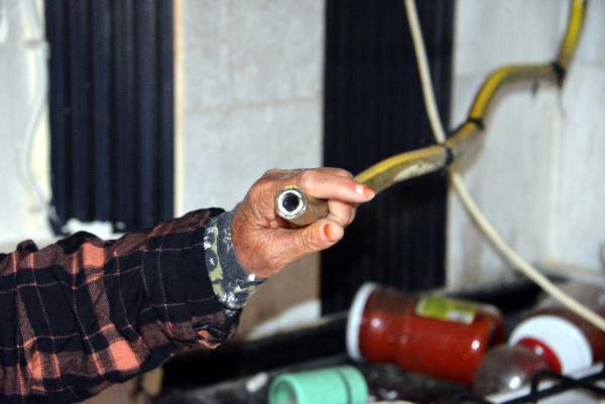 Eşi evi terk edince intihara kalkıştı, evi patlattı