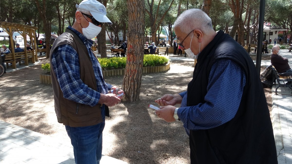 i Sokağa çıkma iznini çalışarak geçirdi