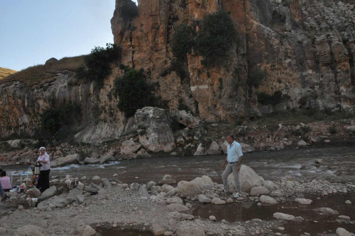 i Hassas alan ilan edilen yeri, defineciler tahrip etti