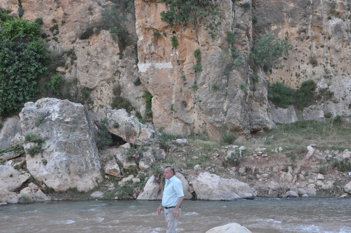 i Hassas alan ilan edilen yeri, defineciler tahrip etti