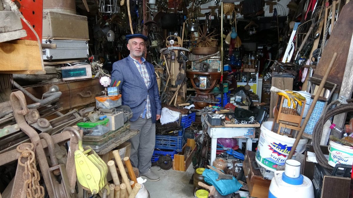 i Samsun'da 42 yıllık antika eşya merakı depoları doldurdu