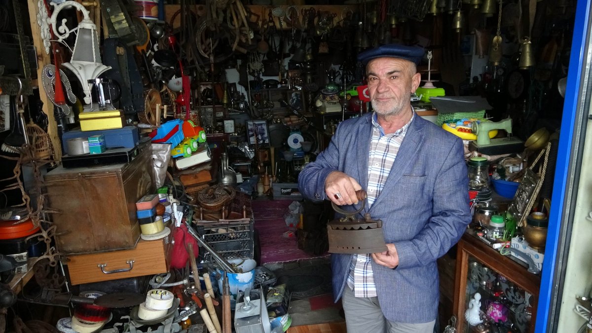 i Samsun'da 42 yıllık antika eşya merakı depoları doldurdu
