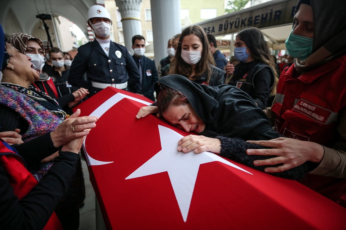 Şehit polis memuru Erman Özcan son yolculuğuna uğurlandı