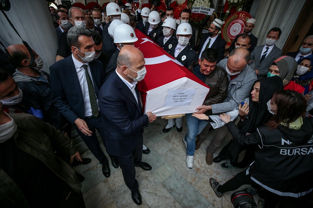 Şehit polis memuru Erman Özcan son yolculuğuna uğurlandı