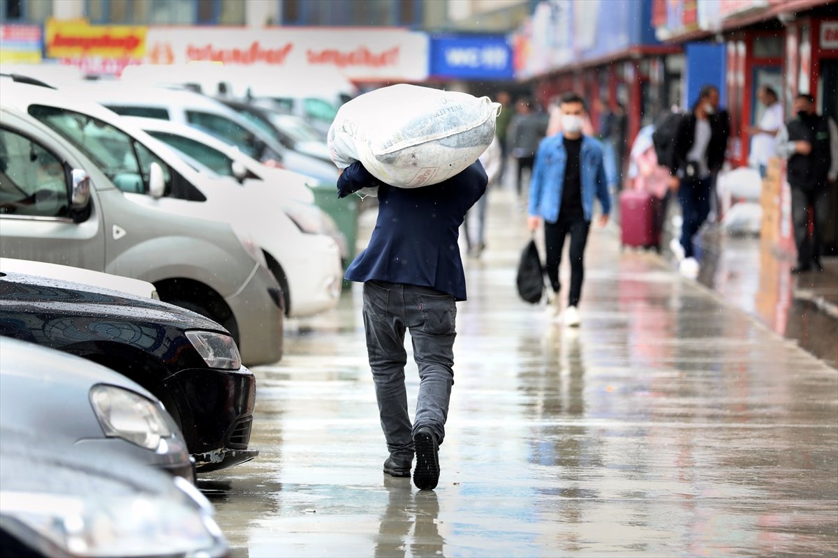 a 15 Temmuz Şehitler Otogarı'nda yoğunluk başladı