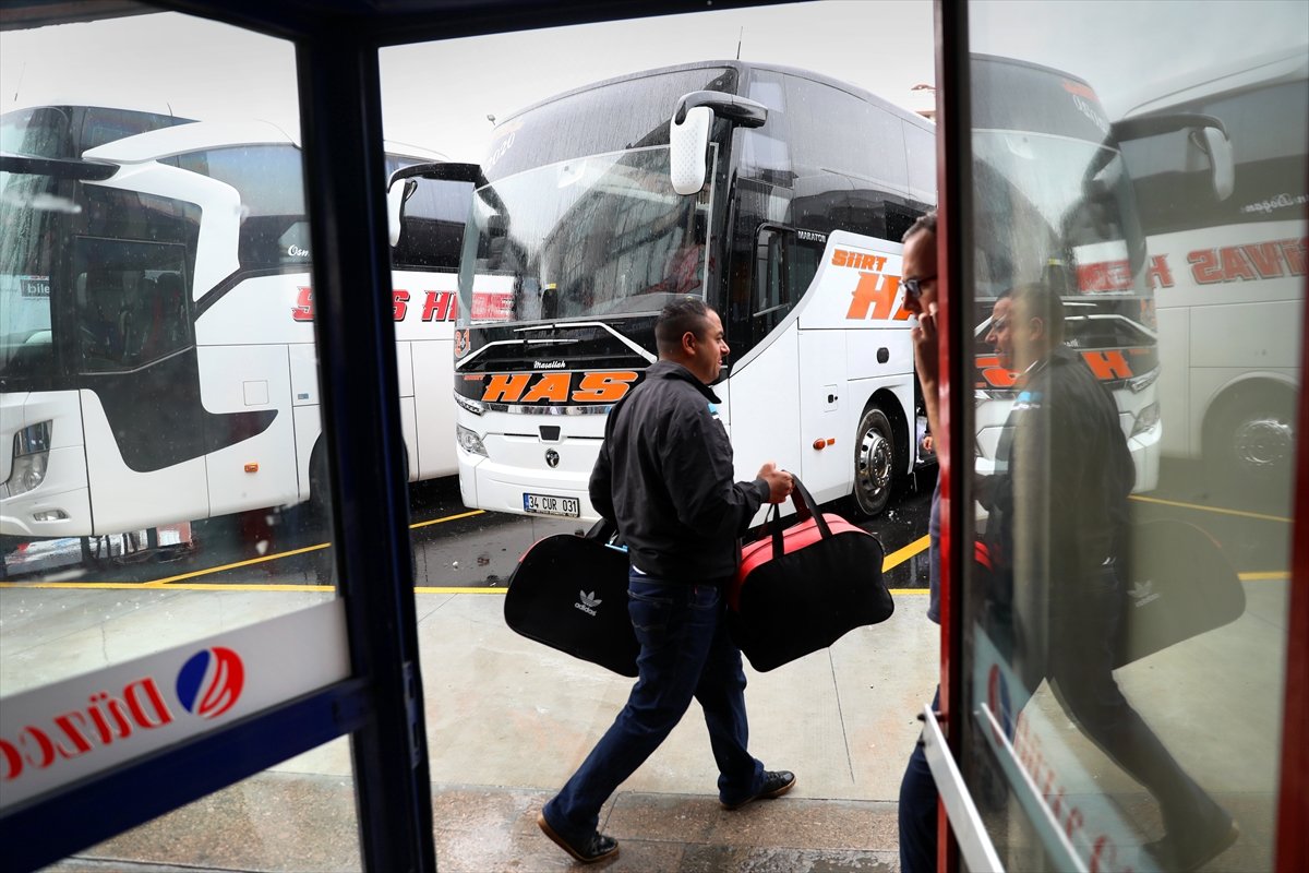 a 15 Temmuz Şehitler Otogarı'nda yoğunluk başladı