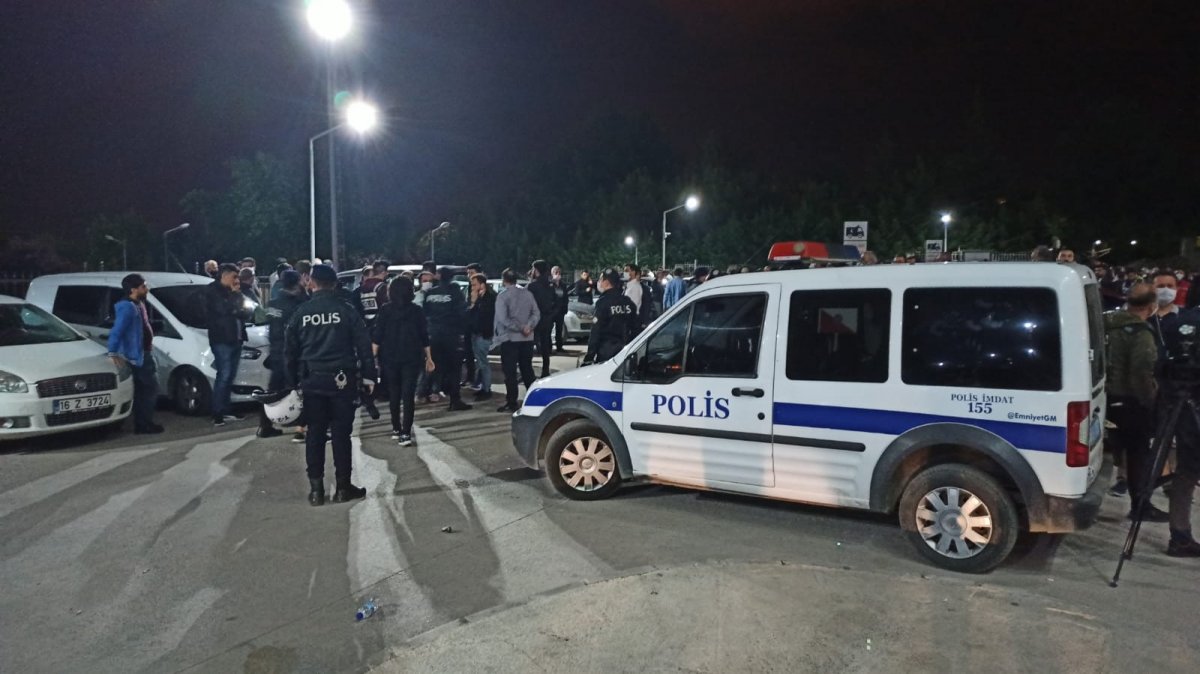 i Polisi şehit edip 2 kardeşi öldüren zanlının evi taşlandı