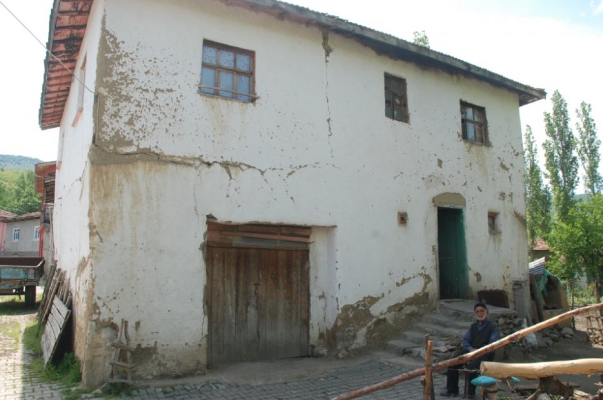 i Tokat'ta yaşlı adamın 17 bin lirası çalındı