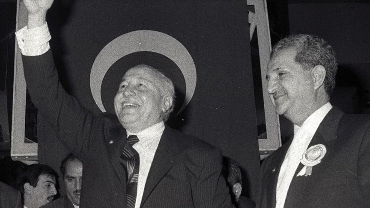 Kapatılan Refah Partisi Eski Genel Başkanı Ahmet Tekdal kimdir? Biyografisi Kapatılan Refah Partisi Eski Genel Başkanı Ahmet Tekdal kimdir? Biyografisi