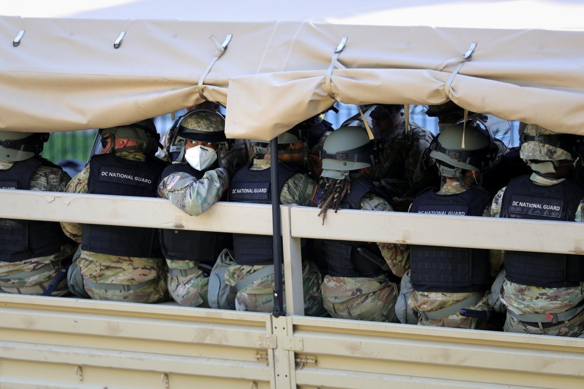 r Beyaz Saray çevresine asker sevkiyatı