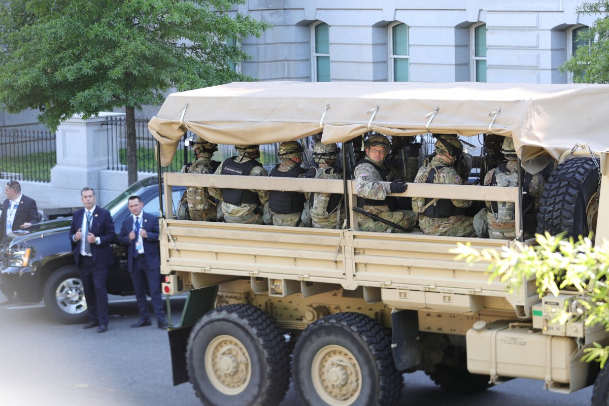 r Beyaz Saray çevresine asker sevkiyatı