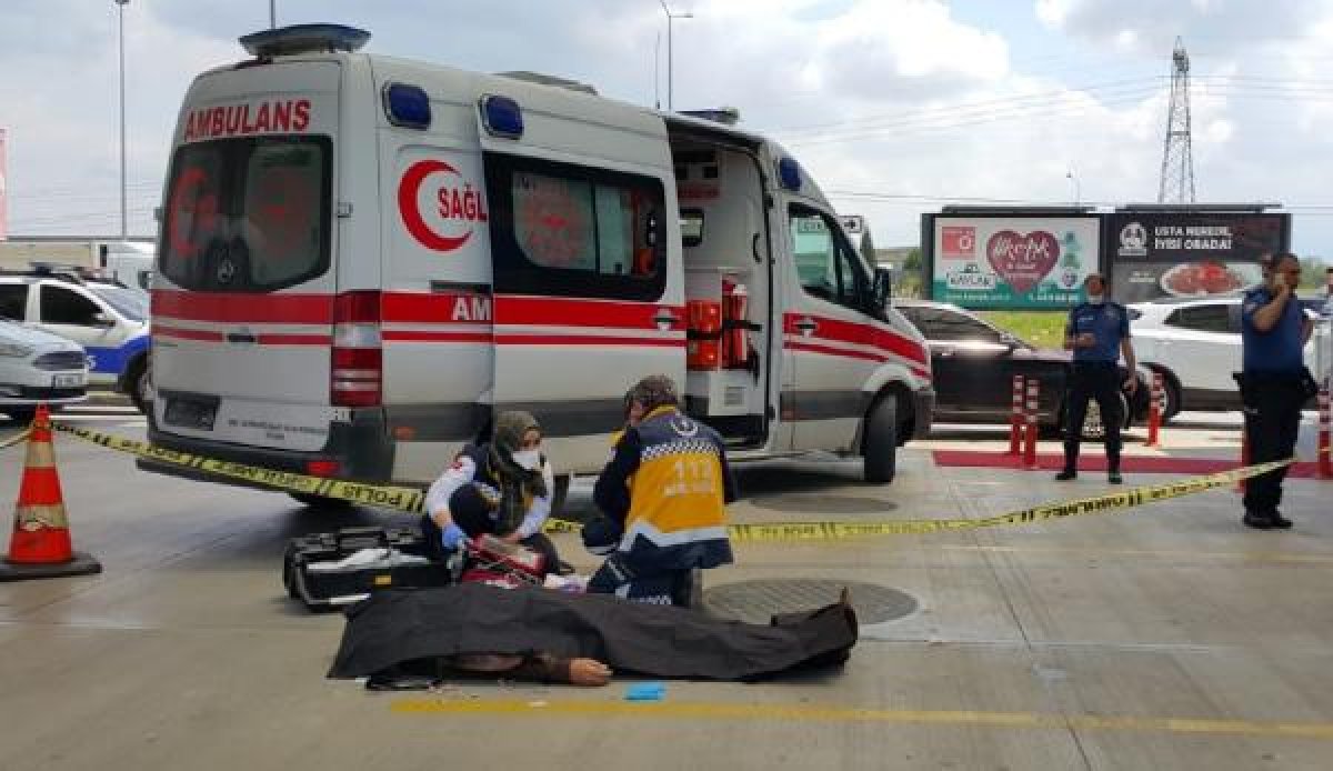 d Bursa'da 54 yaşındaki adam kendi aracında vuruldu
