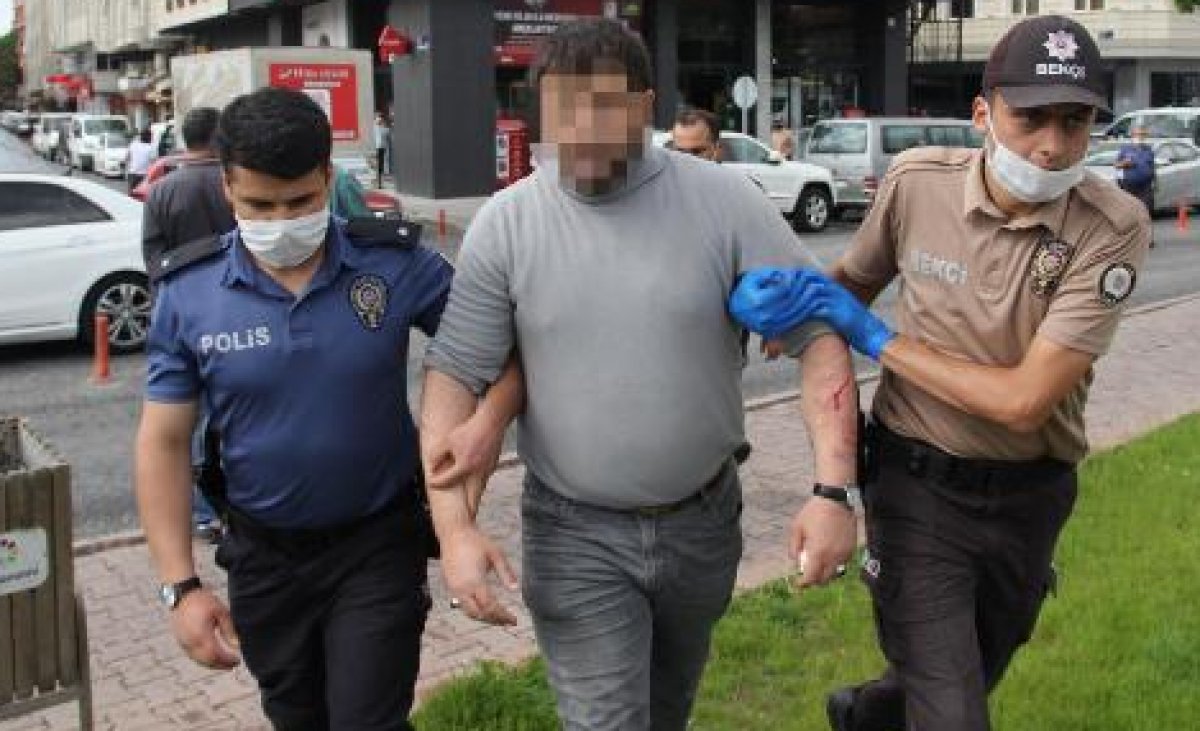 d 'Sosyal mesafe' uyarısı yapılınca kendisine zarar verdi