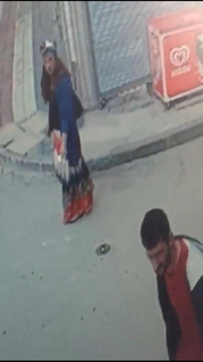 Kafeden hırsızlık yapamayınca, kahve içip çıktılar