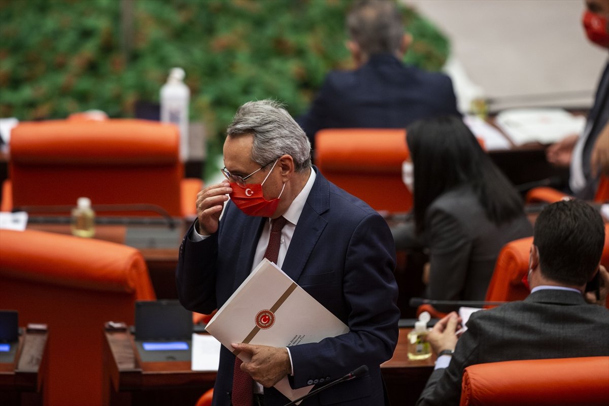 a CHP'li vekillere Atatürk imzalı maske dağıtıldı