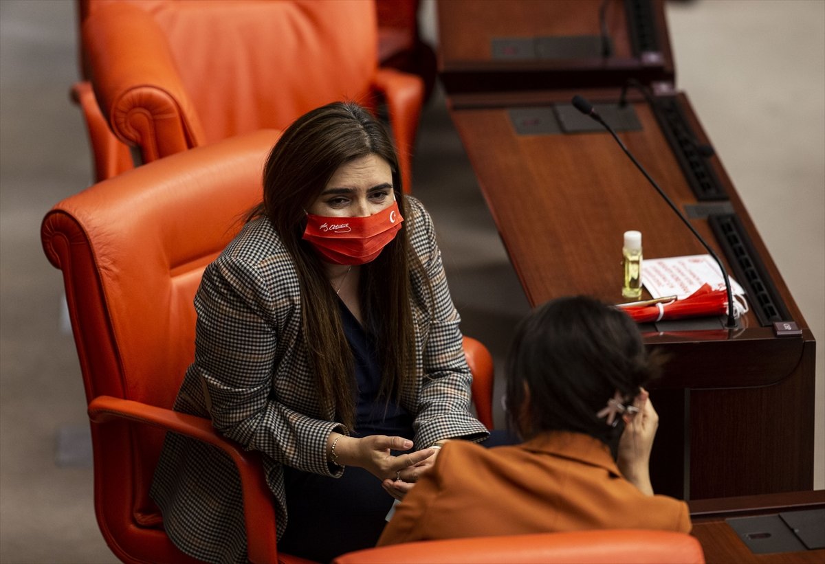 a CHP'li vekillere Atatürk imzalı maske dağıtıldı