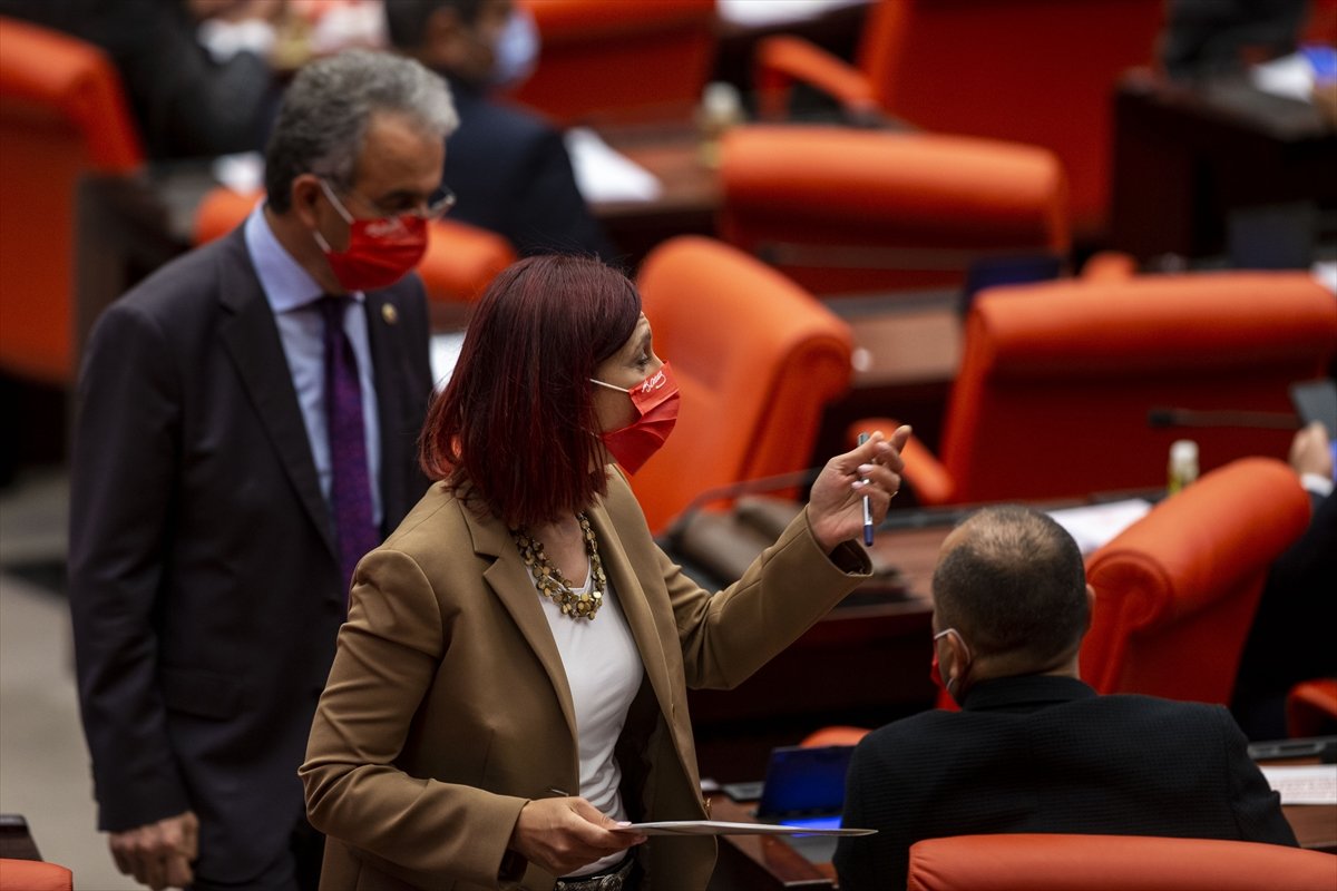 a CHP'li vekillere Atatürk imzalı maske dağıtıldı