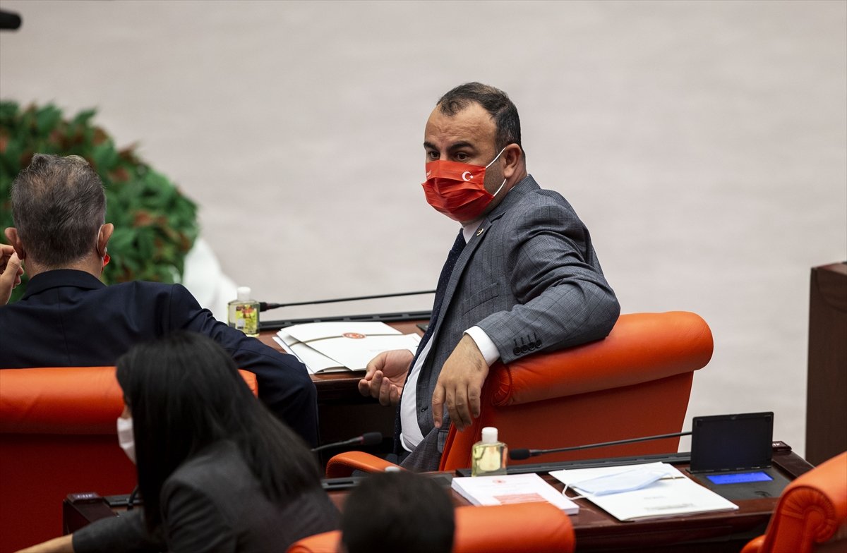 a CHP'li vekillere Atatürk imzalı maske dağıtıldı