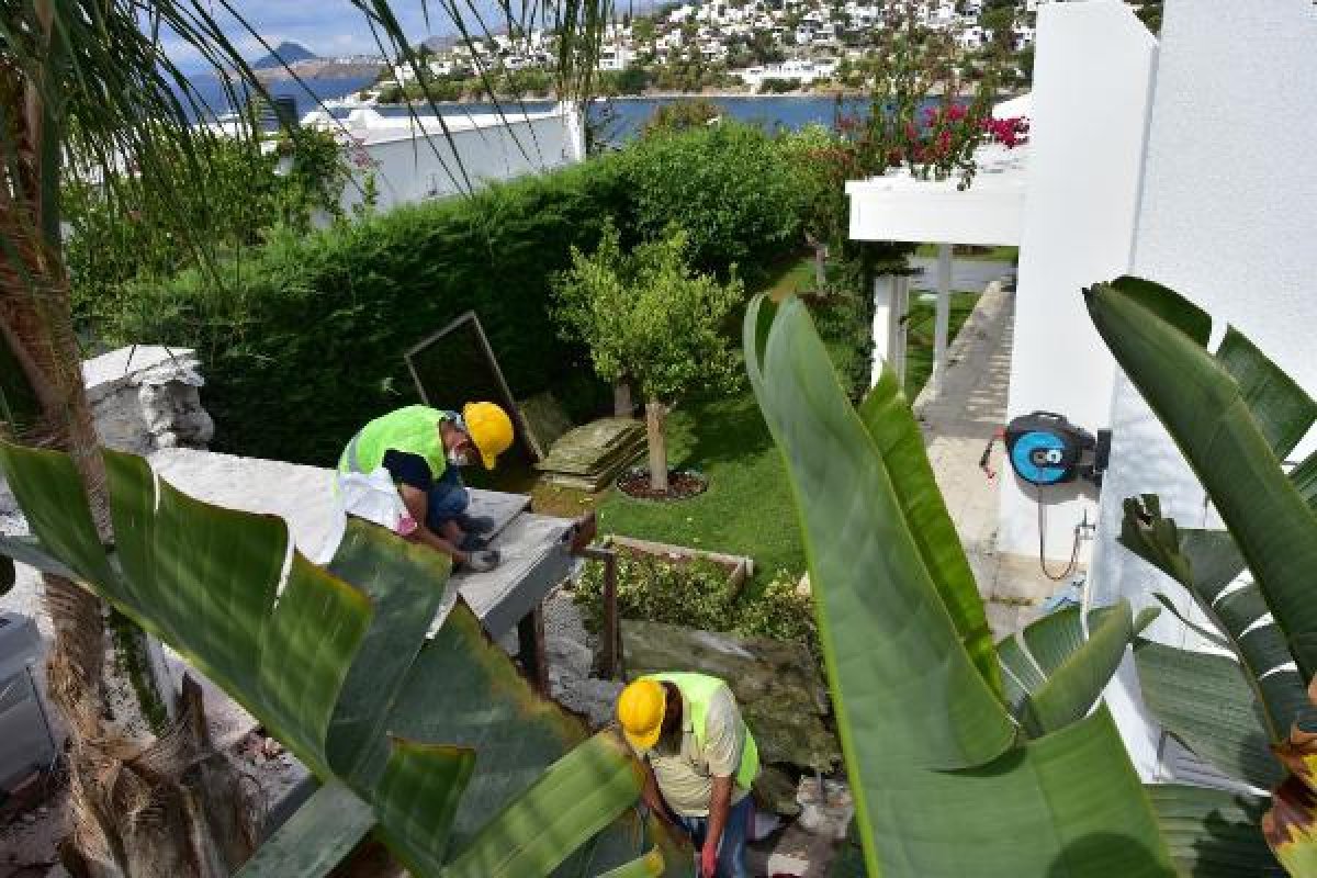 dha Yılmaz Özdil'in villasındaki yıkım sürüyor