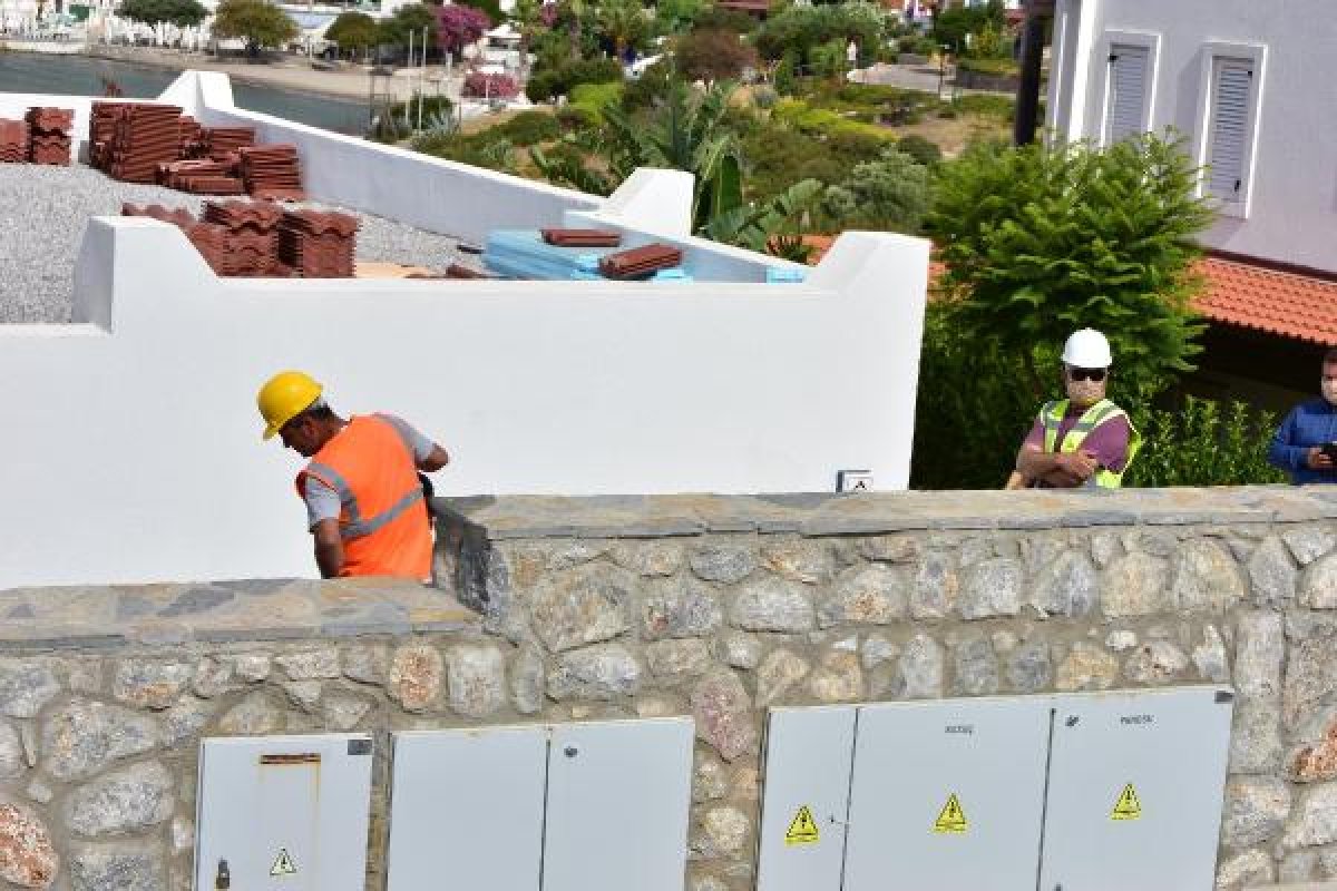 dha Yılmaz Özdil'in villasındaki yıkım sürüyor