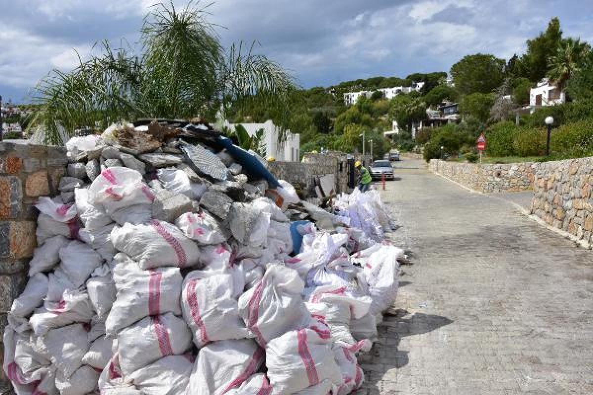 dha Yılmaz Özdil'in villasındaki yıkım sürüyor