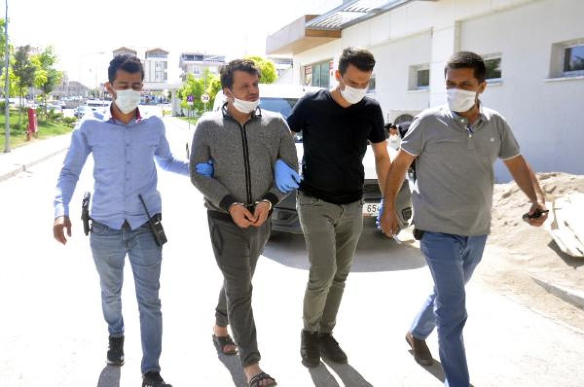 Ailesiyle tartışan şahıs, babası ve kardeşini bıçakladı