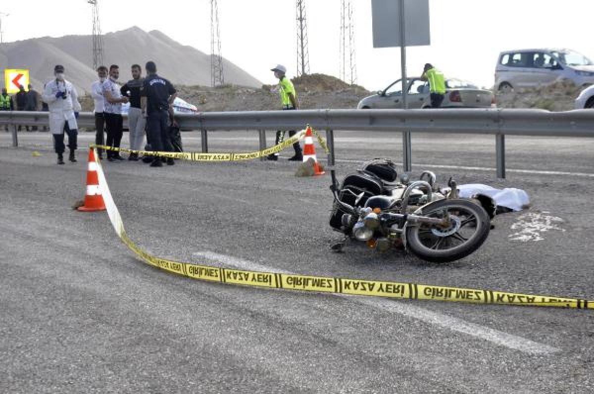 Karaman'da bariyere çarpan motosikletin sürücüsü öldü