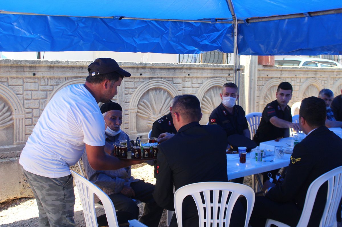 i Şehit cenazelerinde yaptığını görenler şaşırıyor