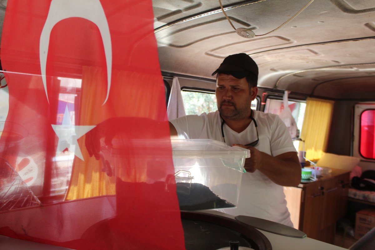 i Şehit cenazelerinde yaptığını görenler şaşırıyor