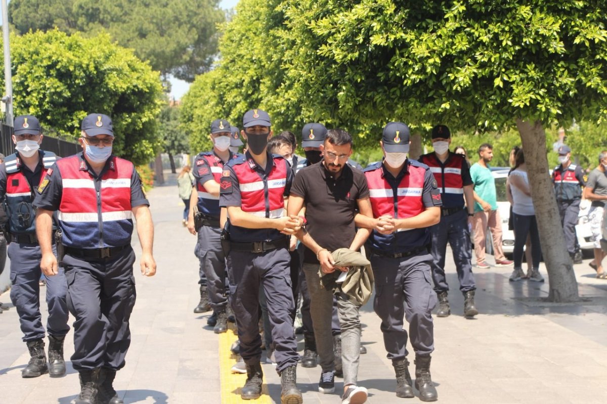 Antalya'da akaryakıt istasyonunda dehşet anları